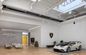 living-divani-e-automobili-Lamborghini-la-partnership-per-il-restyling-dell-esclusiva-Lamborghini-Lounge